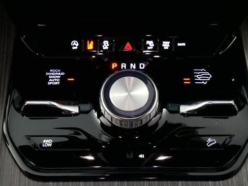 Used 2023 Jeep Wagoneer Series III w/ Preferred Equipment Group image 12