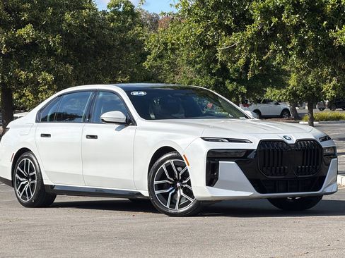 Used 2024 BMW 740i w/ Premium Package 2 RWD image 2