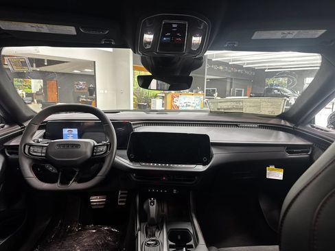 New 2026 Dodge Charger R/T AWD/4WD image 3