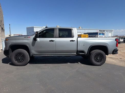 Used 2025 Chevrolet Silverado 2500 ZR2 w/ Technology Package AWD/4WD image 6