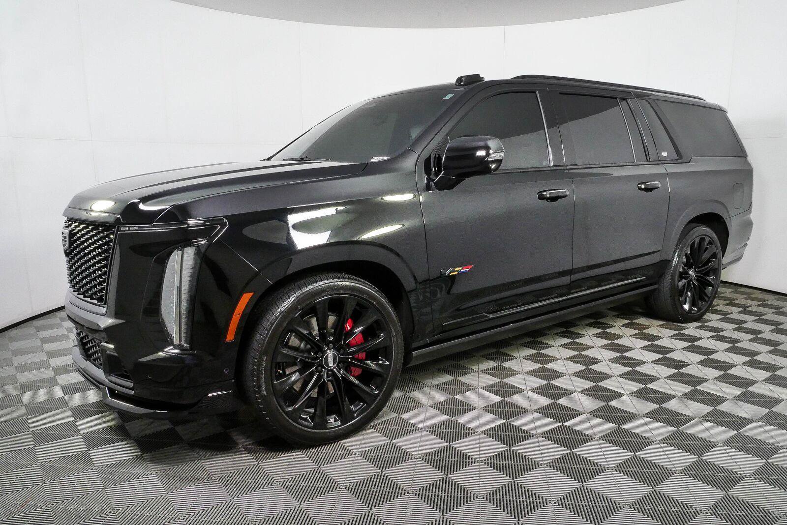 Used 2025 Cadillac Escalade ESV V w/ LPO, ONYX Package AWD/4WD image 30