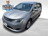 Used 2020 Chrysler Pacifica Touring image 3