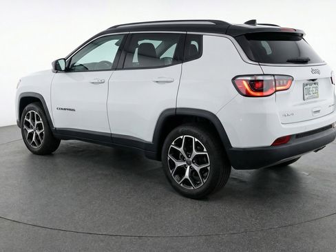 Used 2025 Jeep Compass Limited image 6