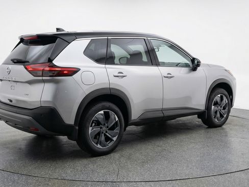Used 2025 Nissan Rogue SV image 9