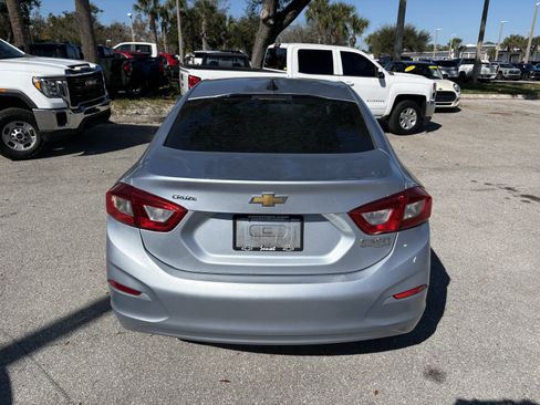 Used 2018 Chevrolet Cruze LS image 6