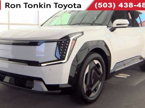 Used 2024 Kia EV9 Land AWD/4WD image 1