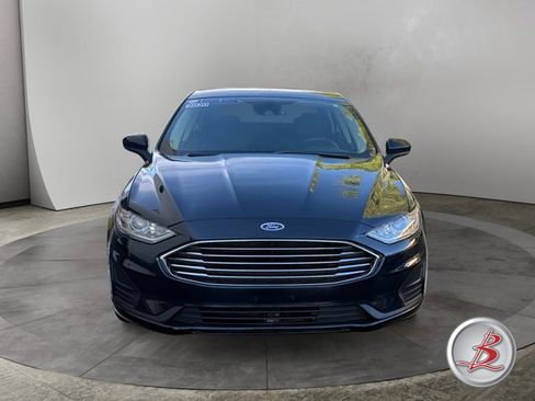Used 2020 Ford Fusion SE image 2