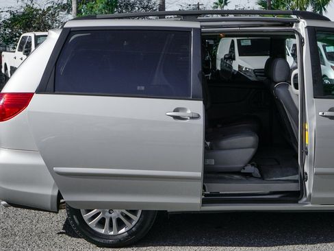 Used 2007 Toyota Sienna XLE image 38