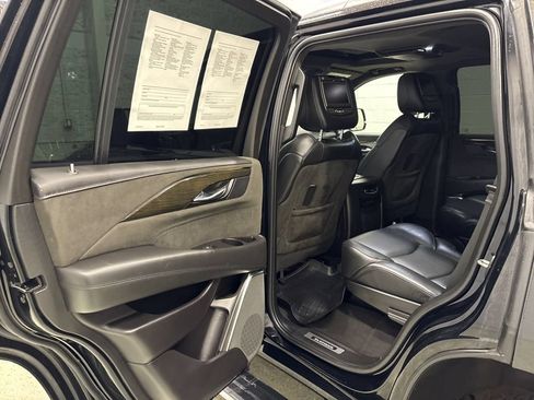 Used 2019 Cadillac Escalade Platinum AWD/4WD image 29