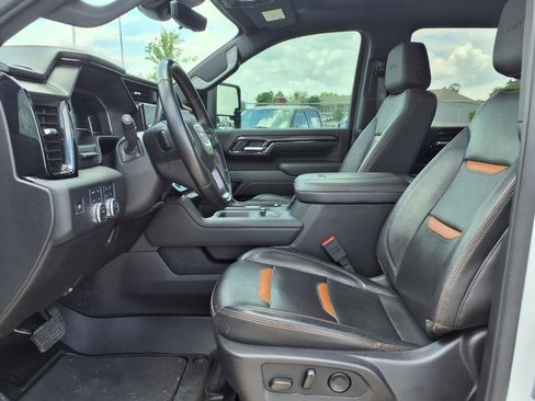 Used 2025 GMC Sierra 2500 AT4 w/ AT4 Premium Plus Package AWD/4WD image 17