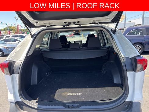 Used 2021 Toyota RAV4 LE FWD image 10
