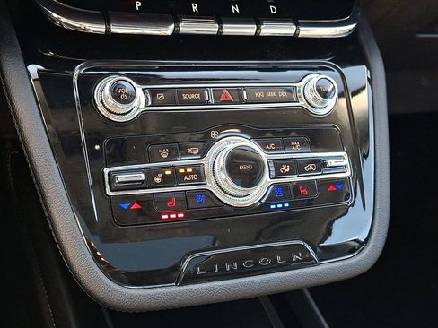 Used 2022 Lincoln Corsair AWD w/ Premium Package image 18