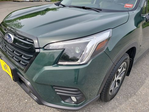 Used 2023 Subaru Forester Premium AWD/4WD image 9
