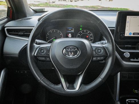 Used 2023 Toyota Corolla Cross SE AWD/4WD image 17