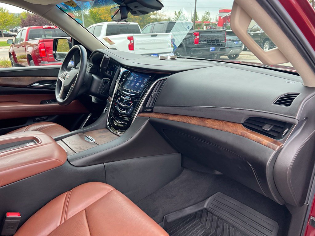 Used 2017 Cadillac Escalade Luxury AWD/4WD image 31