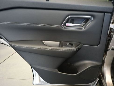 New 2026 Nissan Rogue Platinum image 17