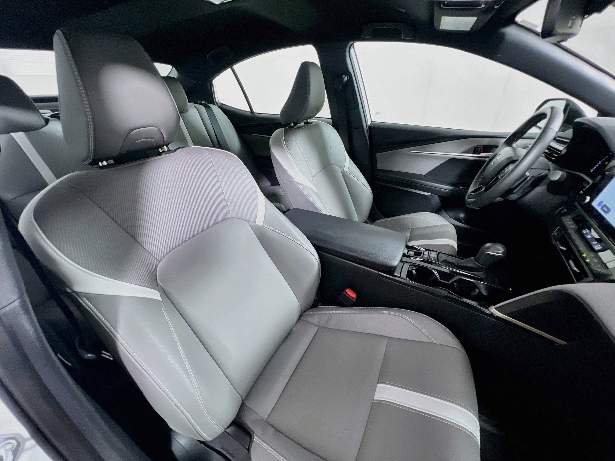 Used 2026 Toyota Camry SE w/ Convenience Package FWD image 30