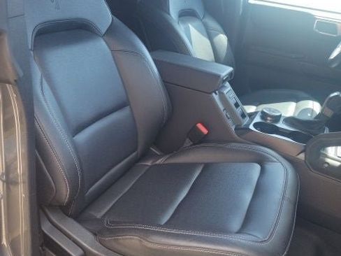 Used 2025 Ford Bronco Badlands image 13