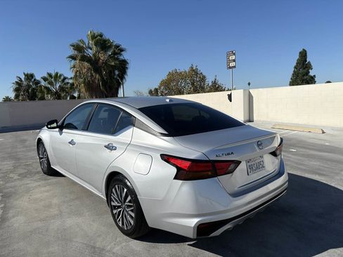 Used 2025 Nissan Altima 2.5 SV image 11