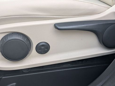 Used 2022 Mercedes-Benz GLB 250 4MATIC w/ Premium Package Lite image 18