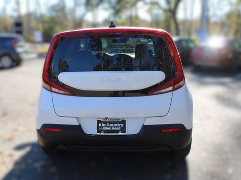 Certified 2022 Kia Soul LX w/ Technology Package image 8