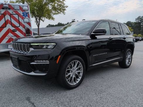 Certified 2023 Jeep Grand Cherokee Summit w/ Advanced Protech Group IV AWD/4WD image 7