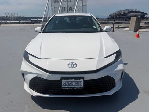 Used 2025 Toyota Camry LE FWD image 8