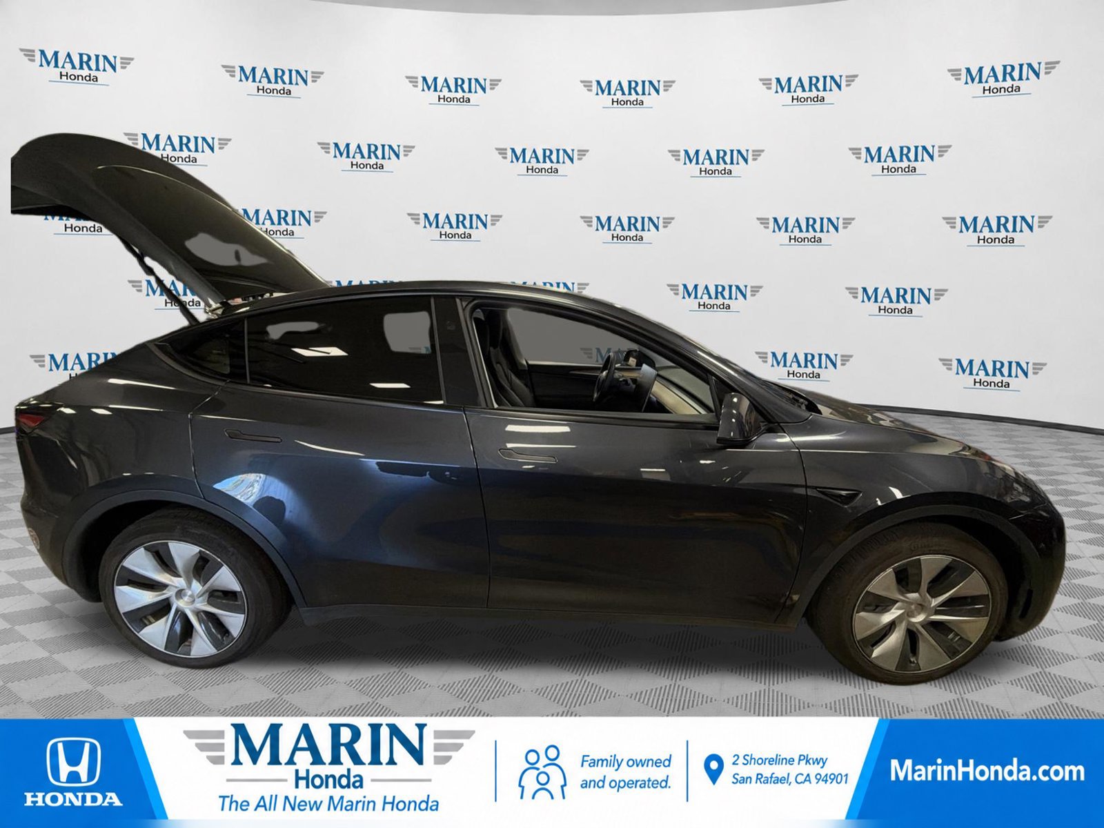 Used 2024 Tesla Model Y Long Range AWD/4WD image 2
