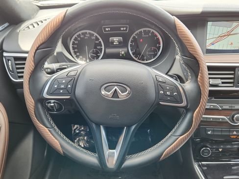 Used 2018 INFINITI QX30 Premium w/ Navigation Package AWD/4WD image 9