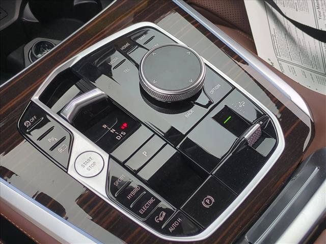 Used 2026 BMW X5 xDrive50e w/ M Sport Package AWD/4WD image 12