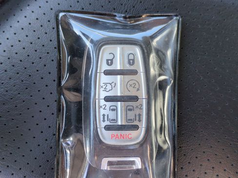 Used 2023 Chrysler Pacifica Touring-L FWD image 34