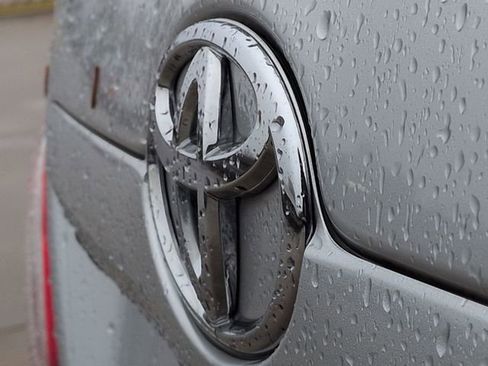 Used 2011 Toyota Camry image 23