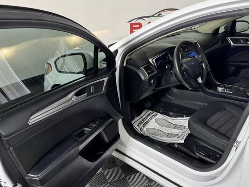 Used 2019 Ford Fusion SE FWD image 10