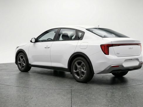 Used 2025 Kia K4 LXS image 6