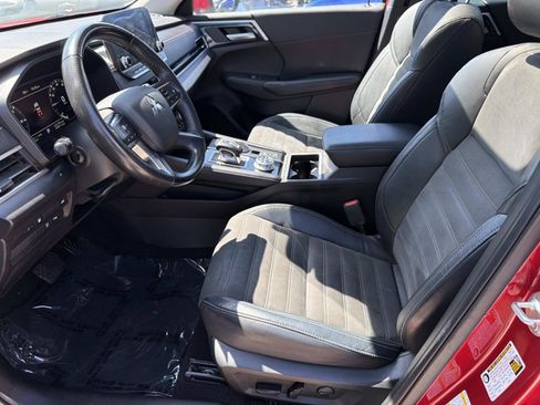Used 2023 Mitsubishi Outlander SE AWD/4WD image 14
