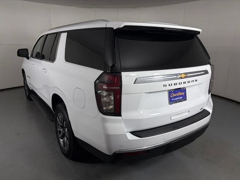 Used 2021 Chevrolet Suburban LT w/ Luxury Package AWD/4WD image 6