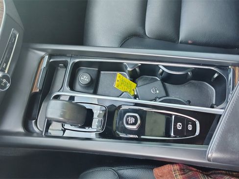 Certified 2023 Volvo XC60 B5 Plus w/ Climate Package image 22