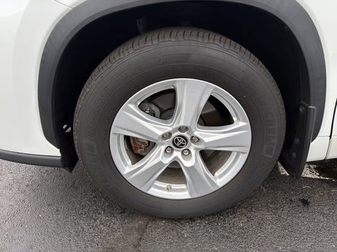 Used 2023 Toyota Highlander L FWD image 10