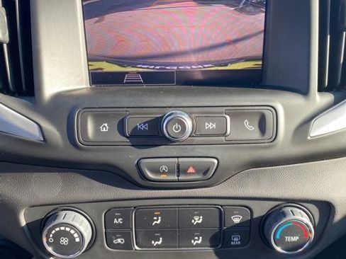 Used 2024 GMC Terrain SLE image 17