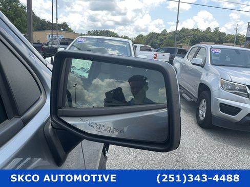 Used 2019 Chevrolet Silverado 1500 LT w/ Convenience Package AWD/4WD image 10
