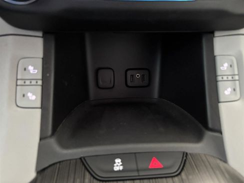 Used 2017 GMC Acadia SLT image 16