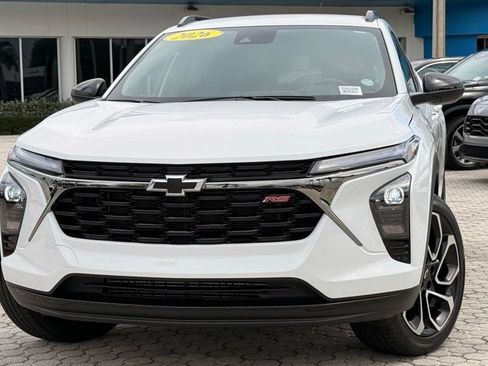 Used 2026 Chevrolet Trax RS FWD image 3