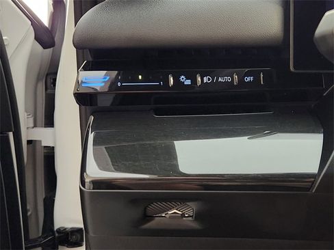 Used 2024 BMW 530i image 22