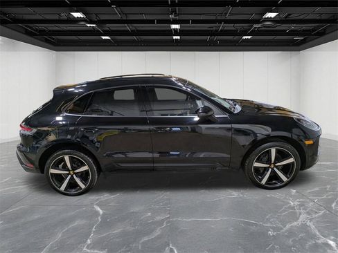 Used 2022 Porsche Macan w/ Premium Package Plus image 6