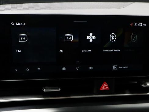 Used 2025 Kia Carnival FWD image 4