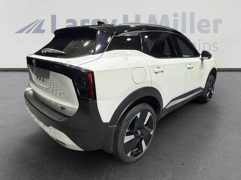 Used 2025 Nissan Kicks SR FWD image 5