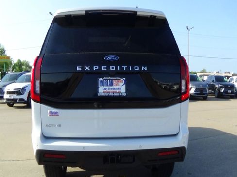Used 2025 Ford Expedition Active AWD/4WD image 8