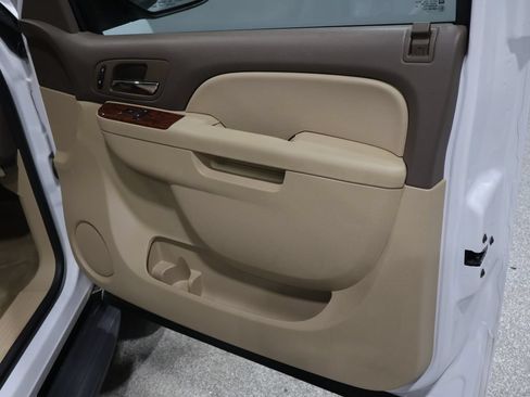 Used 2013 GMC Yukon SLT w/ SLT-2 Equipment Package AWD/4WD image 26