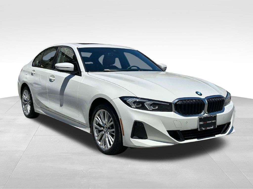 Used 2023 BMW 330i xDrive Sedan w/ Premium Package AWD/4WD image 10