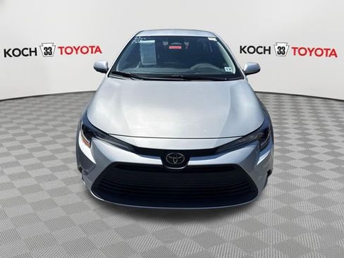 Used 2025 Toyota Corolla LE FWD image 2